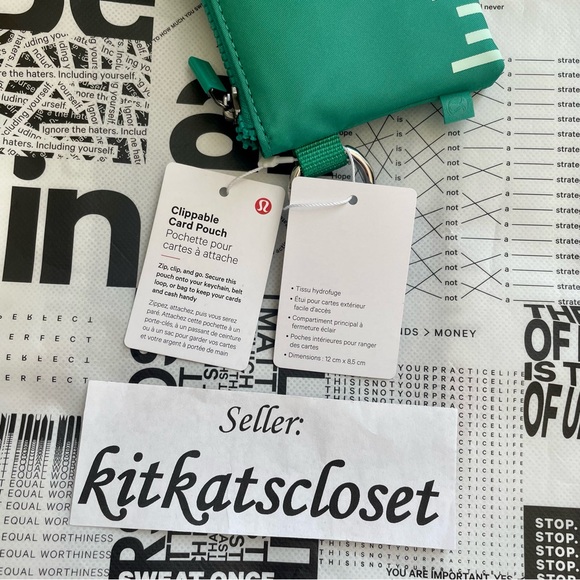 HOST PICK!!! 🆕 MALDIVES GREEN - NWT lululemon clippable card pouch - Picture 3 of 10
